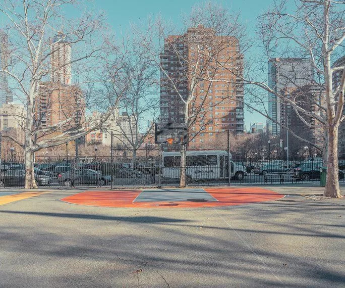 Calm 'Big apple'. Life-style