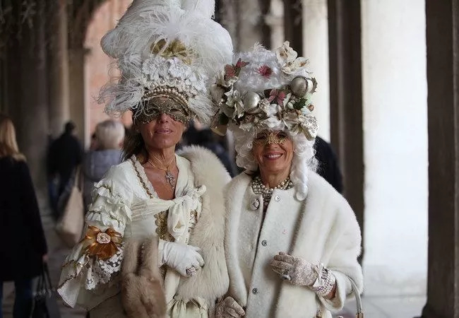 Скрывая лица. Life-style