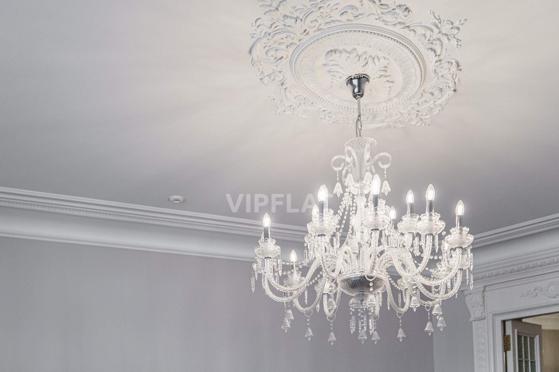 Свет от немецких производителей Продажа квартиры 152м² 'Доходный дом Н.Н.Романова' Петровская наб., 2