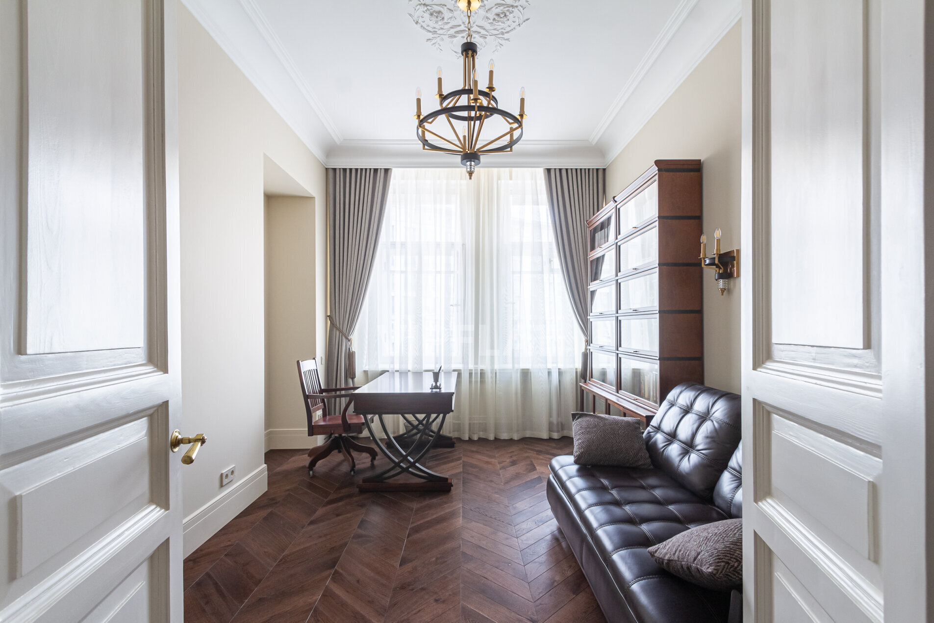 Кабинет Продажа квартиры 152м² 'Доходный дом Н.Н.Романова' Петровская наб., 2