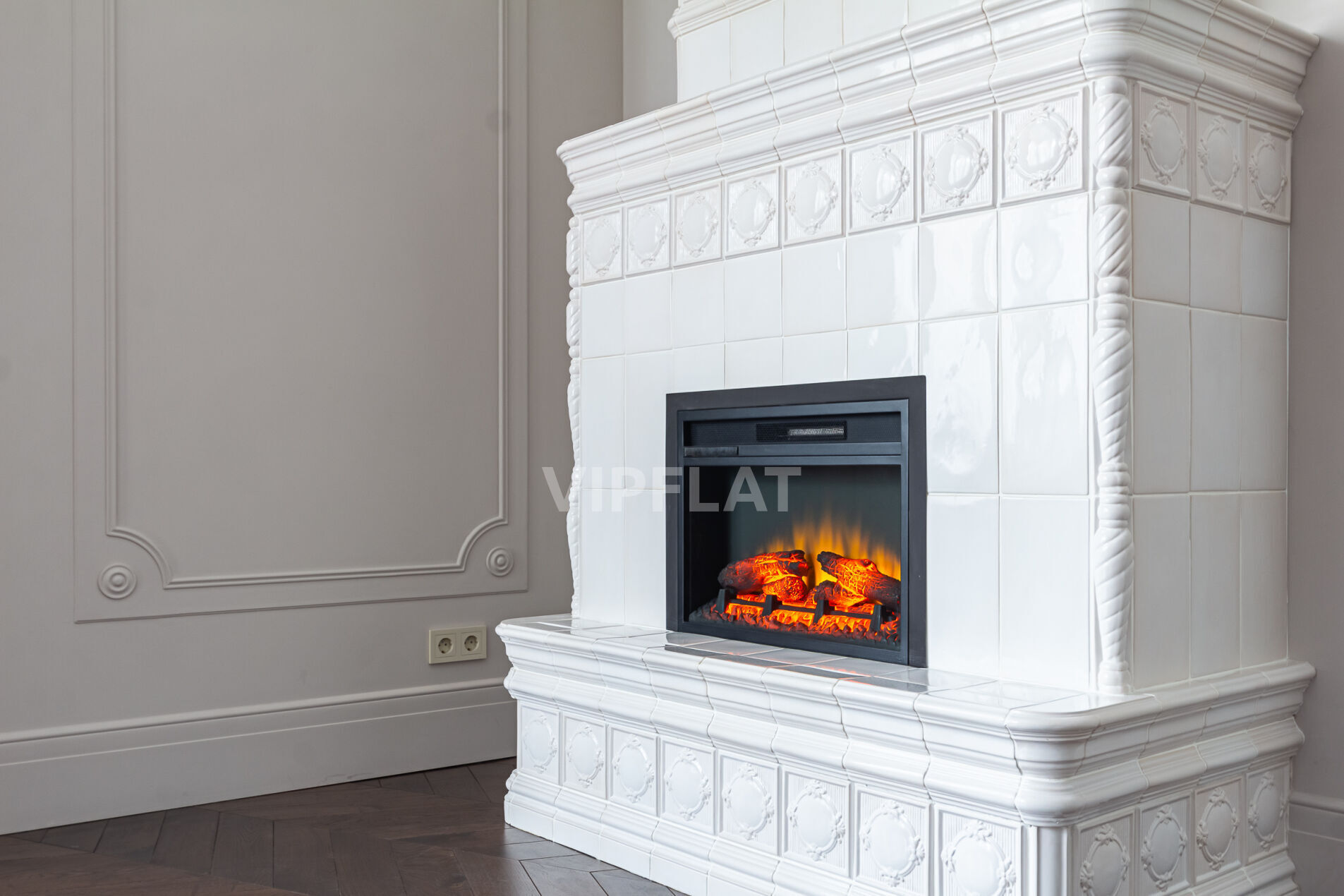 Камин с аутентичным декором Продажа квартиры 152м² 'Доходный дом Н.Н.Романова' Петровская наб., 2