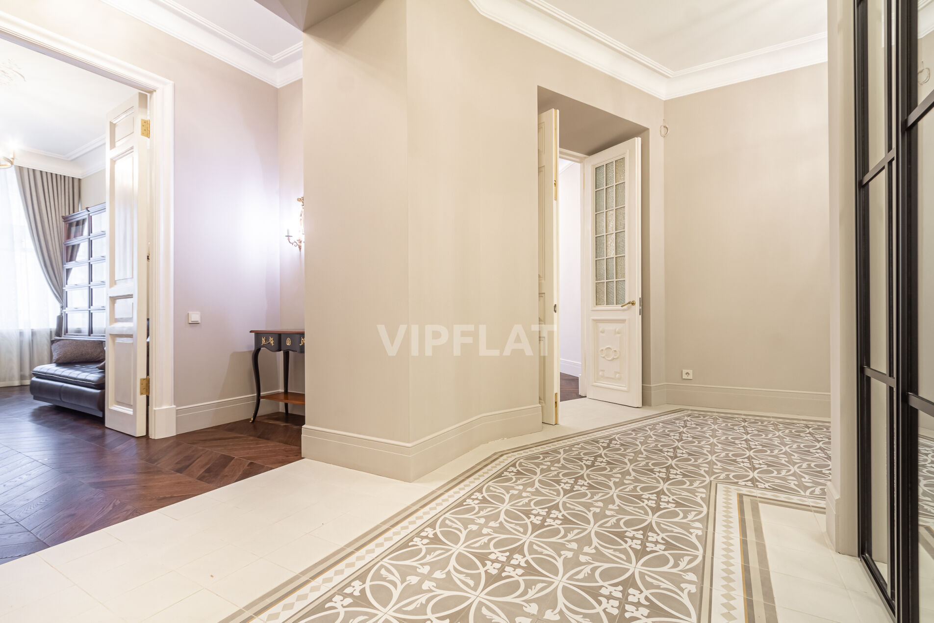 Много света Продажа квартиры 152м² 'Доходный дом Н.Н.Романова' Петровская наб., 2