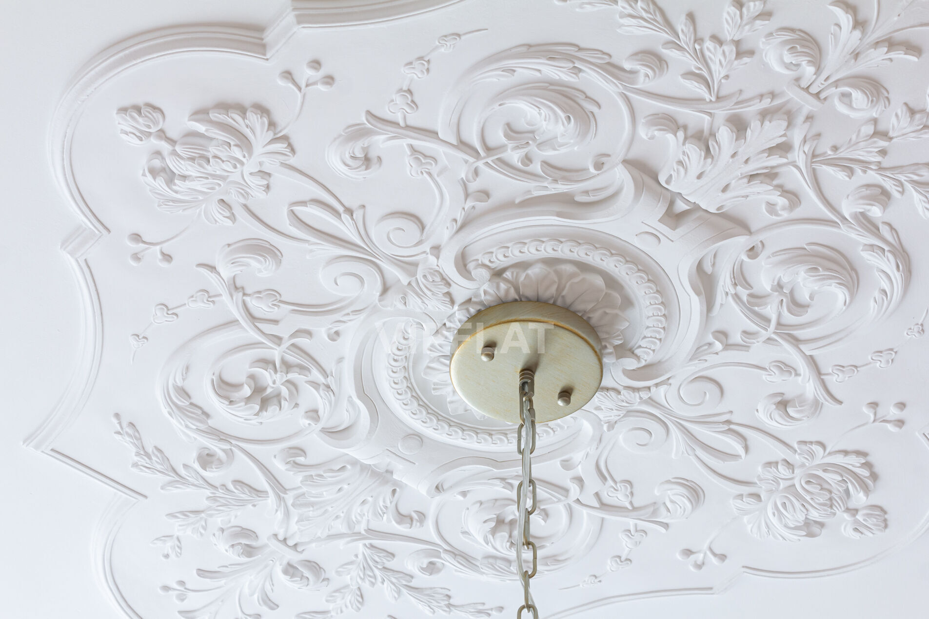 Отреставрированные декоративные элементы Продажа квартиры 152м² 'Доходный дом Н.Н.Романова' Петровская наб., 2