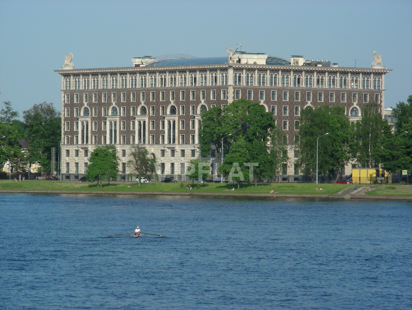 Вид на дом летом Продажа квартиры 172.2м² 'Венеция' Депутатская ул., 26