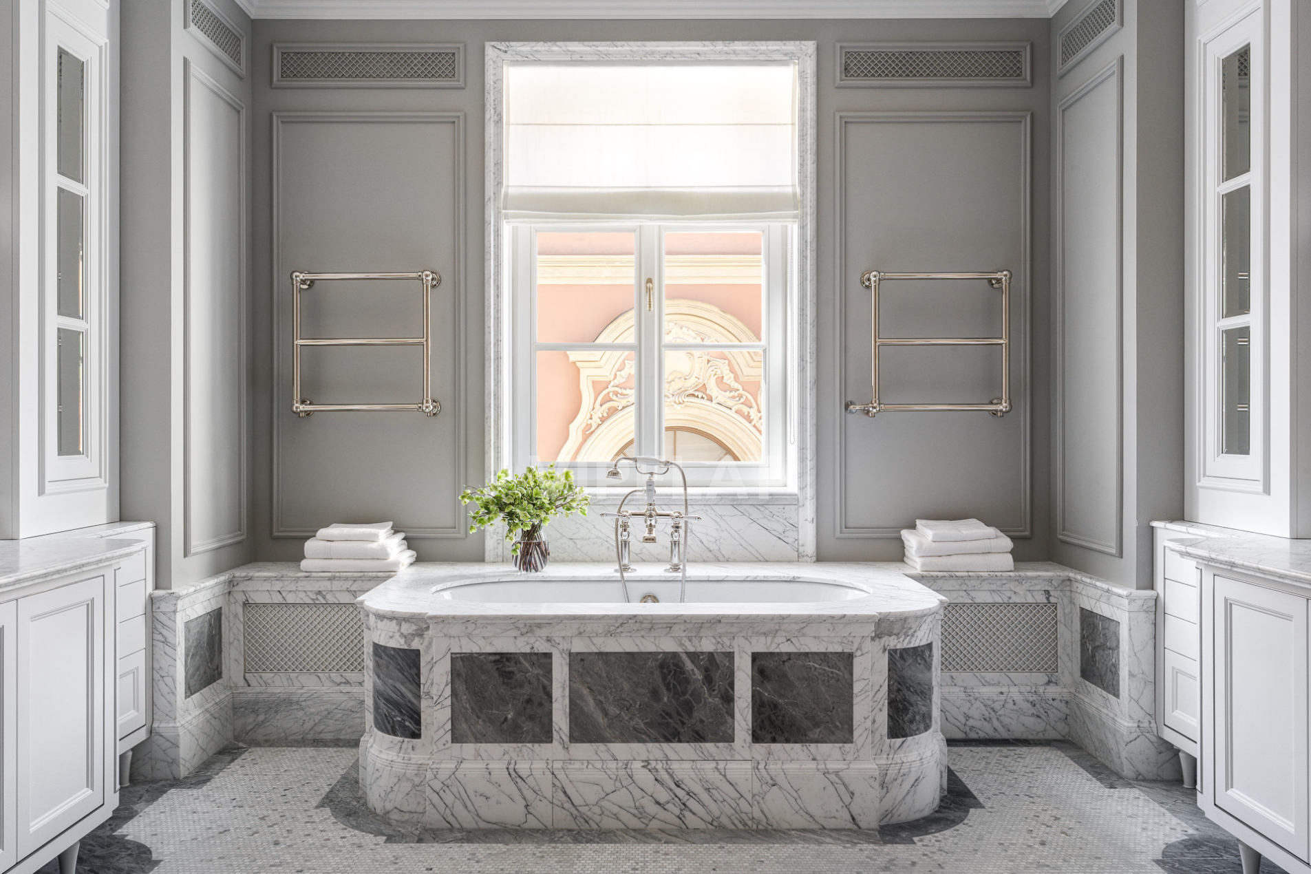 Продажа резиденции 270м² 'CHEVAL COURT' Конюшенная пл., 2