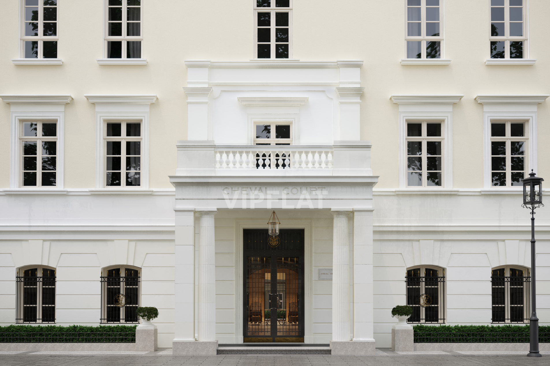 Парадный вход Продажа резиденции 64.2м² 'CHEVAL COURT' Конюшенная пл., 2
