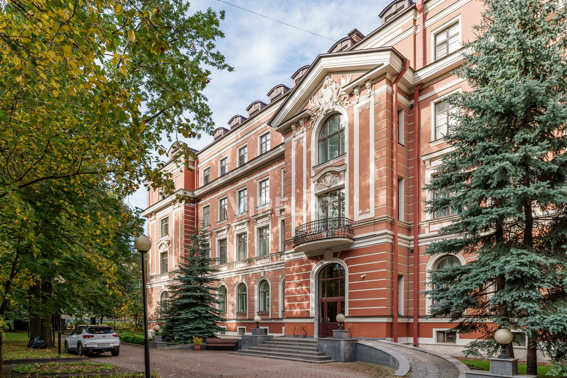 Исторический фасад Продажа квартиры 308м² 'Особняк у Таврического' Очаковская ул., 6 Исторический фасад Продажа квартиры 308м² 'Особняк у Таврического' Очаковская ул., 6