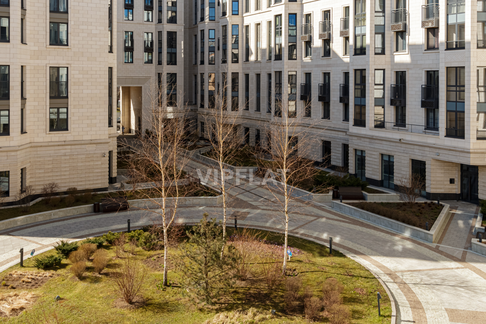 Вид на зеленый двор-курдонер Продажа квартиры 117м² 'Grand House' Миргородская ул. 20 Вид на зеленый двор-курдонер Продажа квартиры 117м² 'Grand House' Миргородская ул. 20