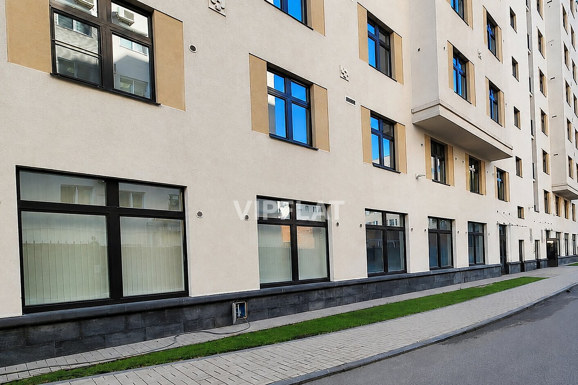 Большие окна гостинной Продажа квартиры 188м² 'Русский дом' Басков пер., 2