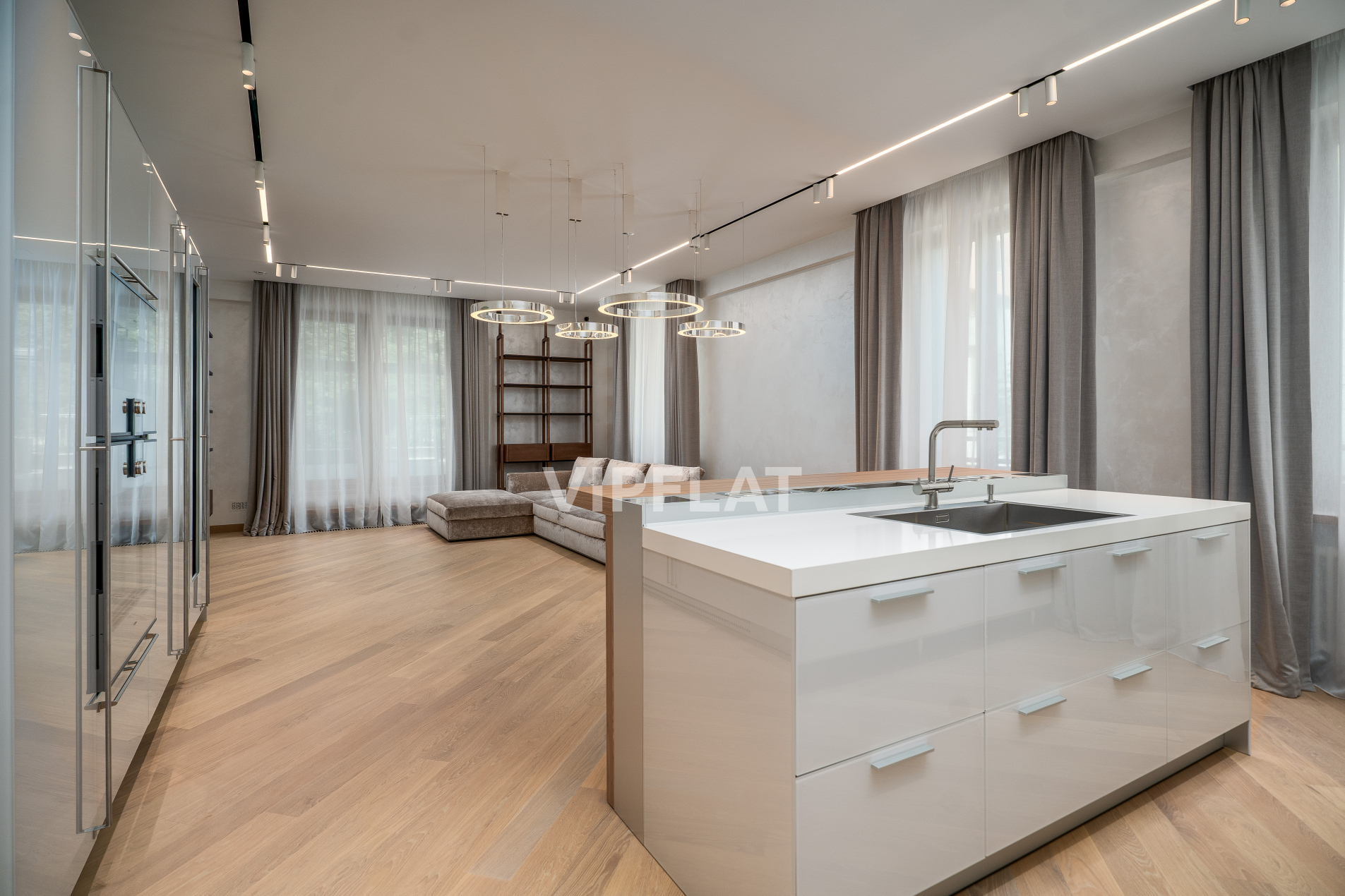 Элегантная кухня-гостиная Продажа квартиры 174м² 'Смольный парк II' Смольного ул., 1к4 Элегантная кухня-гостиная Продажа квартиры 174м² 'Смольный парк II' Смольного ул., 1к4