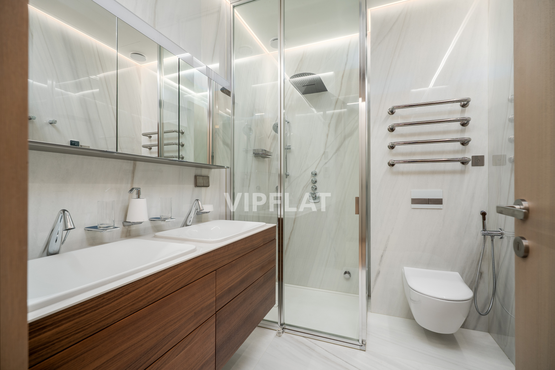 Лаконичная душевая в камне Продажа квартиры 174м² 'Смольный парк II' Смольного ул., 1к4 Лаконичная душевая в камне Продажа квартиры 174м² 'Смольный парк II' Смольного ул., 1к4