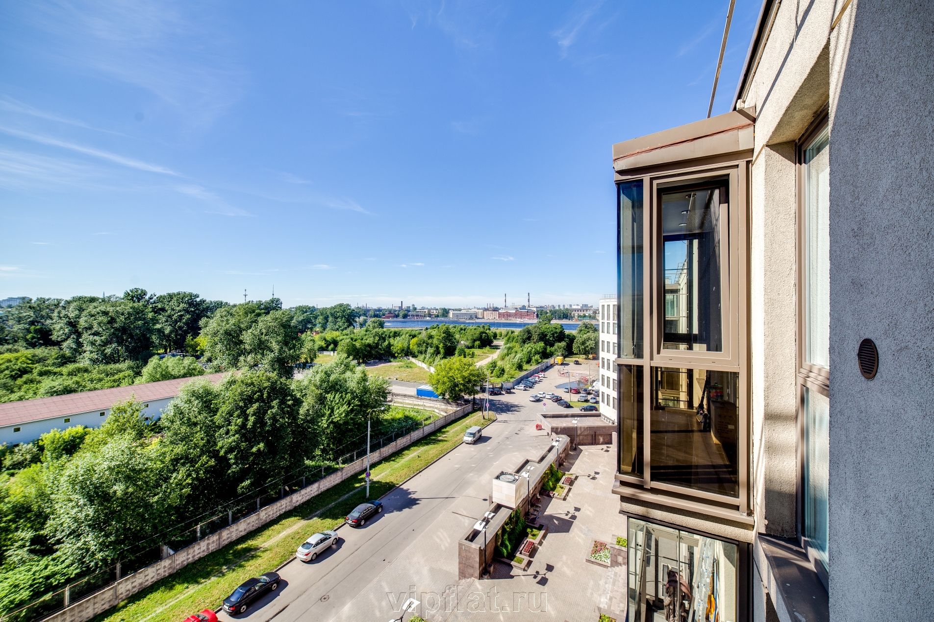 Вид из окон на Неву Продажа квартиры 232м² 'Смольный парк II' Орловская ул, 1 Вид из окон на Неву Продажа квартиры 232м² 'Смольный парк II' Орловская ул, 1