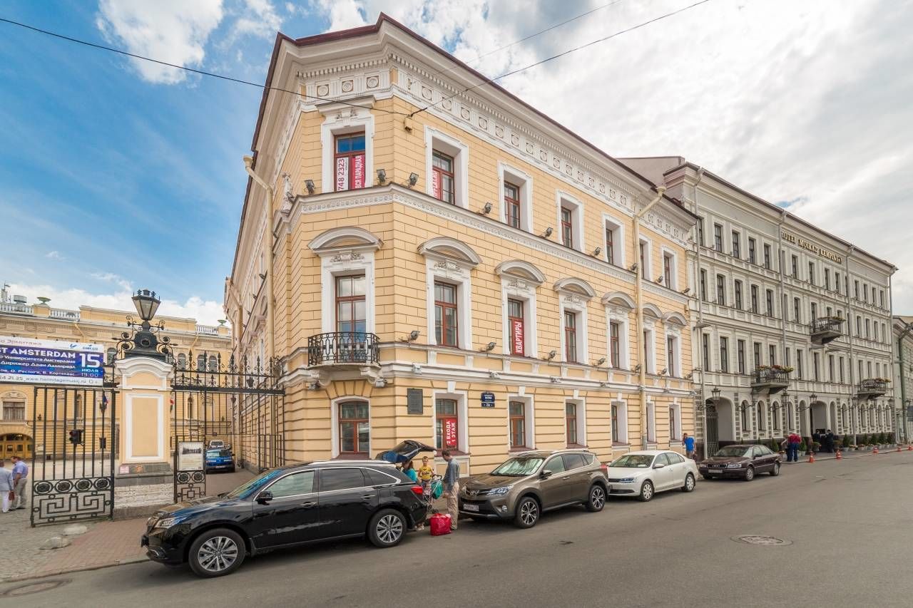 Фасад дома Продажа квартиры 362м² 'Мойки, 22а' Мойки реки наб., 22а Фасад дома Продажа квартиры 362м² 'Мойки, 22а' Мойки реки наб., 22а