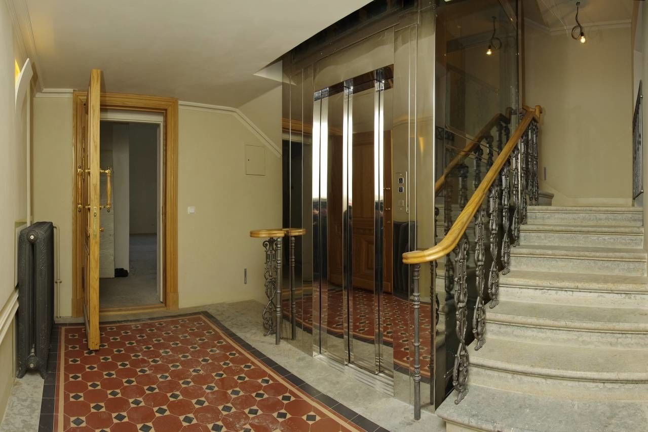 Лифт. Парадная Продажа квартиры 378м² 'Мойки, 22а' Мойки реки наб., 22а Лифт. Парадная Продажа квартиры 378м² 'Мойки, 22а' Мойки реки наб., 22а