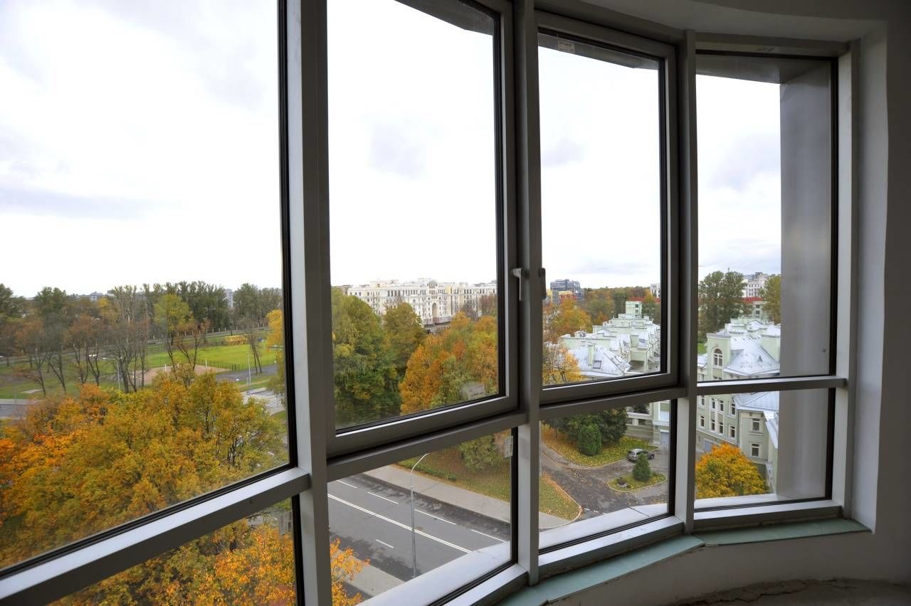 Вид из панорамных окон эркера Продажа квартиры 230м² 'Кристаллы Крестовского' Константиновский пр., 18