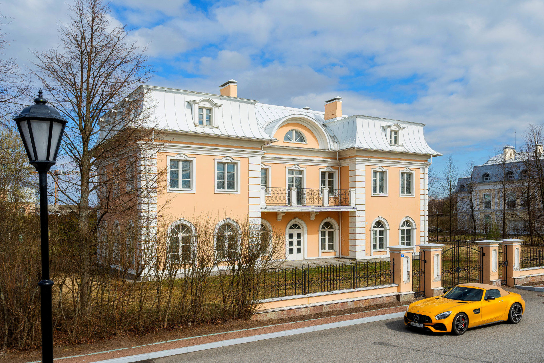 Элитарный поселок совсем рядом с городом Продажа особняка 436м² 'Северный Версаль' Новая ул., 29 Элитарный поселок совсем рядом с городом Продажа особняка 436м² 'Северный Версаль' Новая ул., 29