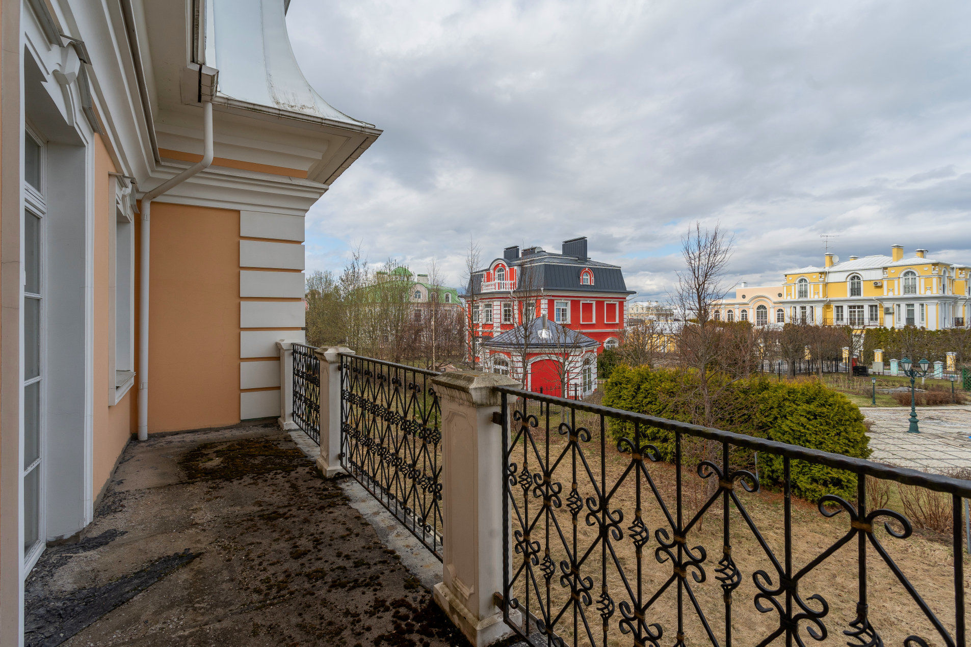 Вид с балкона Продажа особняка 436м² 'Северный Версаль' Новая ул., 29 Вид с балкона Продажа особняка 436м² 'Северный Версаль' Новая ул., 29