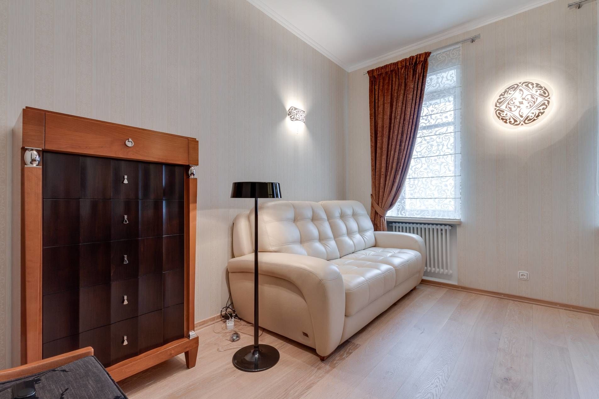 Раздвижной диван в кабинете Продажа квартиры 114м² '2-я Березовая, 13-15' 2-я Березовая ал., 13-15 Раздвижной диван в кабинете Продажа квартиры 114м² '2-я Березовая, 13-15' 2-я Березовая ал., 13-15