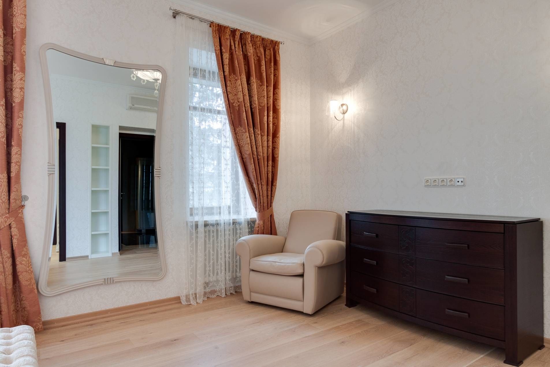 В спальне зеркало в полный рост Продажа квартиры 114м² '2-я Березовая, 13-15' 2-я Березовая ал., 13-15 В спальне зеркало в полный рост Продажа квартиры 114м² '2-я Березовая, 13-15' 2-я Березовая ал., 13-15