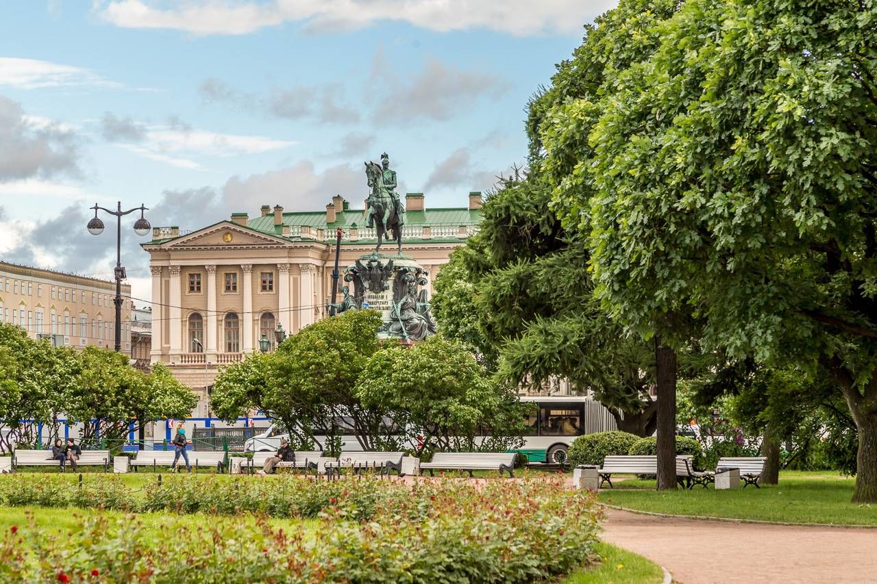 До памятника Николаю I сто шагов Продажа квартиры 169м² 'Исаакиевская, 7' Исаакиевская пл., 7 До памятника Николаю I сто шагов Продажа квартиры 169м² 'Исаакиевская, 7' Исаакиевская пл., 7