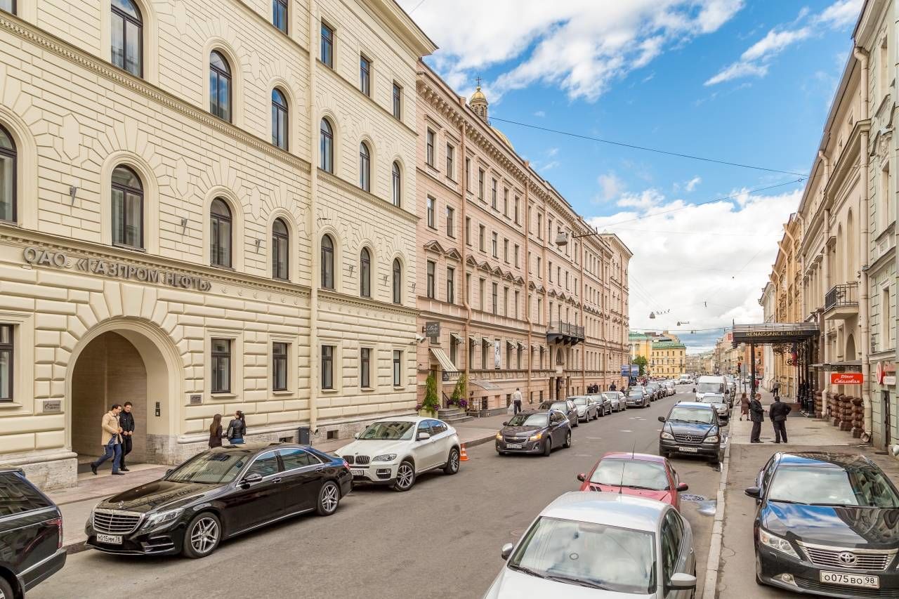 В соседнем здании ГАЗПРОМНЕФТЬ. Ресторан Мансарда Продажа квартиры 169м² 'Исаакиевская, 7' Исаакиевская пл., 7 В соседнем здании ГАЗПРОМНЕФТЬ. Ресторан Мансарда Продажа квартиры 169м² 'Исаакиевская, 7' Исаакиевская пл., 7