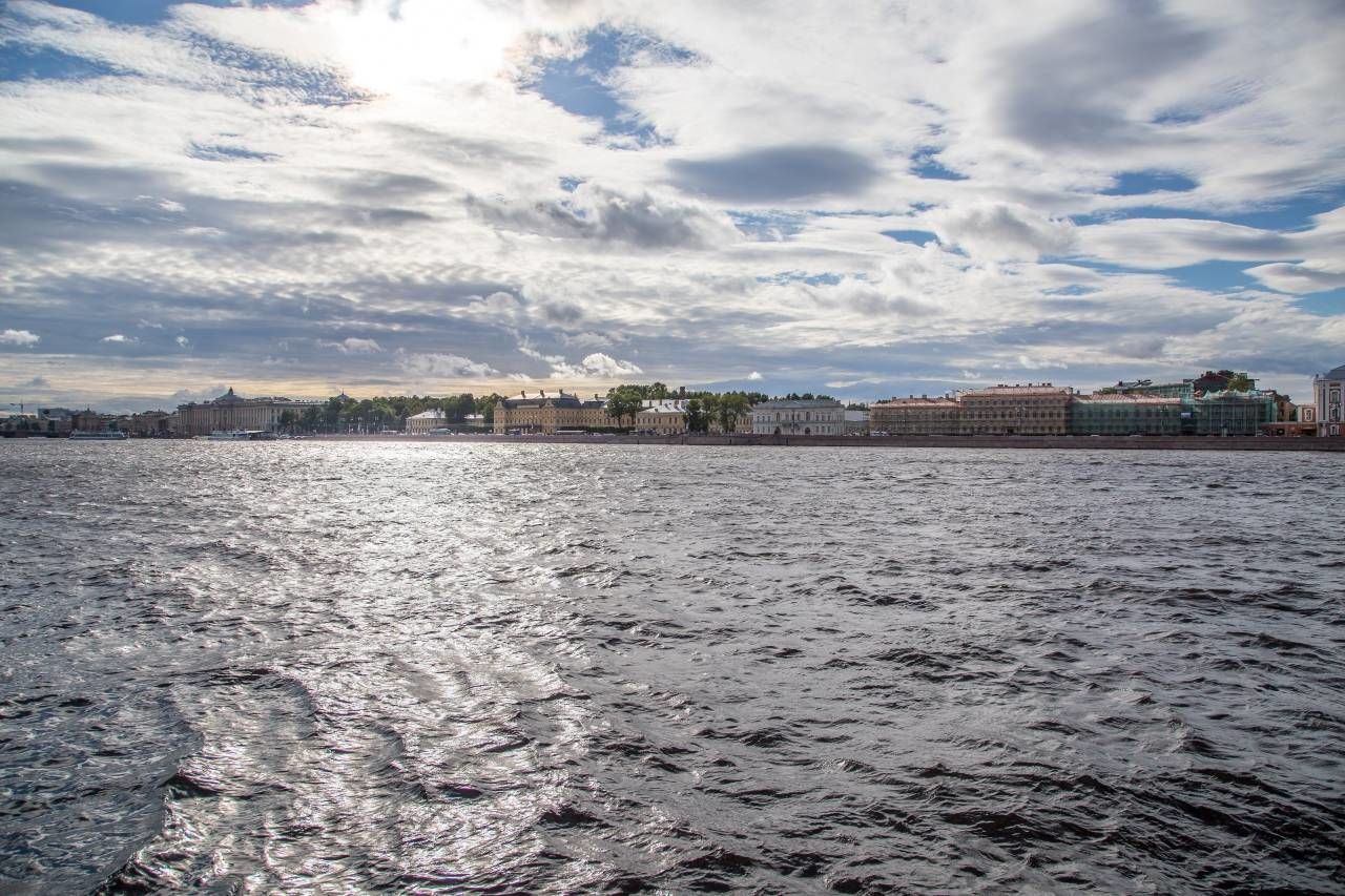 Величественное течение Невы в трехстах шагах Продажа квартиры 169м² 'Исаакиевская, 7' Исаакиевская пл., 7 Величественное течение Невы в трехстах шагах Продажа квартиры 169м² 'Исаакиевская, 7' Исаакиевская пл., 7