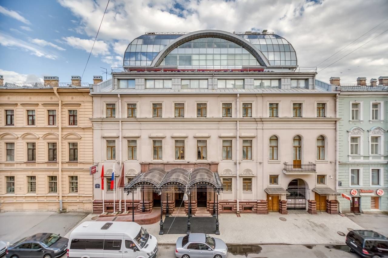Вид из окон. Напротив гостиница Ренессанс Продажа квартиры 169м² 'Исаакиевская, 7' Исаакиевская пл., 7 Вид из окон. Напротив гостиница Ренессанс Продажа квартиры 169м² 'Исаакиевская, 7' Исаакиевская пл., 7