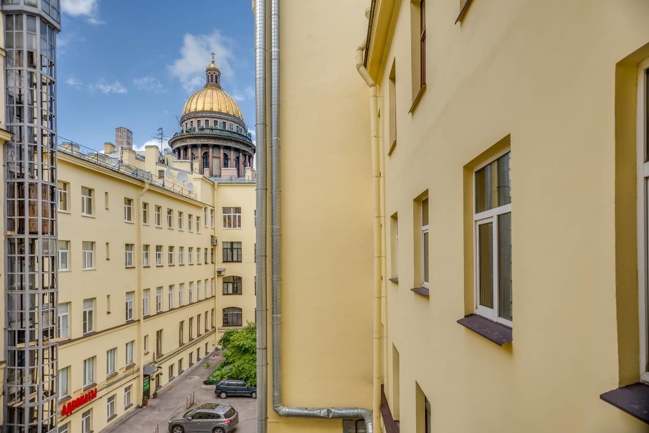 Вид на Исаакий с черной лестницы Продажа квартиры 169м² 'Исаакиевская, 7' Исаакиевская пл., 7 Вид на Исаакий с черной лестницы Продажа квартиры 169м² 'Исаакиевская, 7' Исаакиевская пл., 7