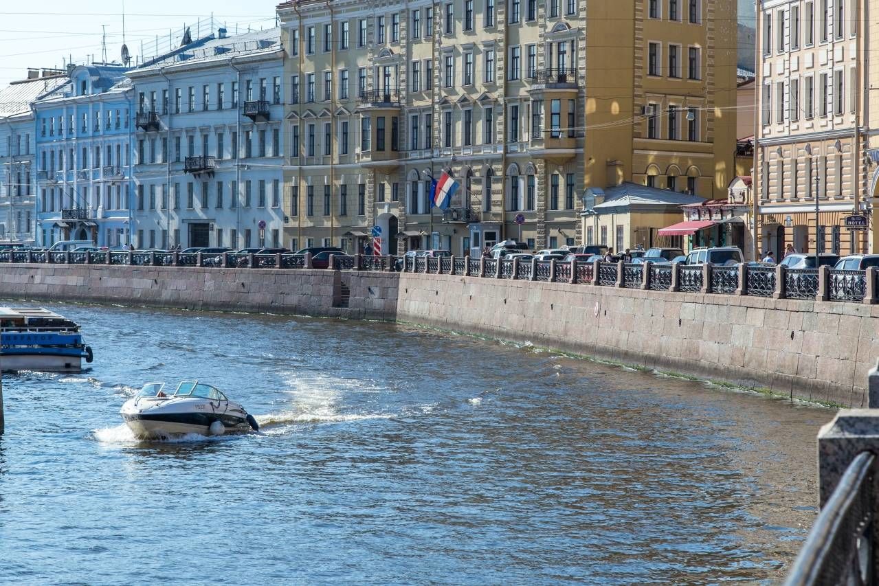 Консульства в соседних зданиях Продажа квартиры 191м² 'Мойки, 3' Мойки реки наб., 3 Консульства в соседних зданиях Продажа квартиры 191м² 'Мойки, 3' Мойки реки наб., 3