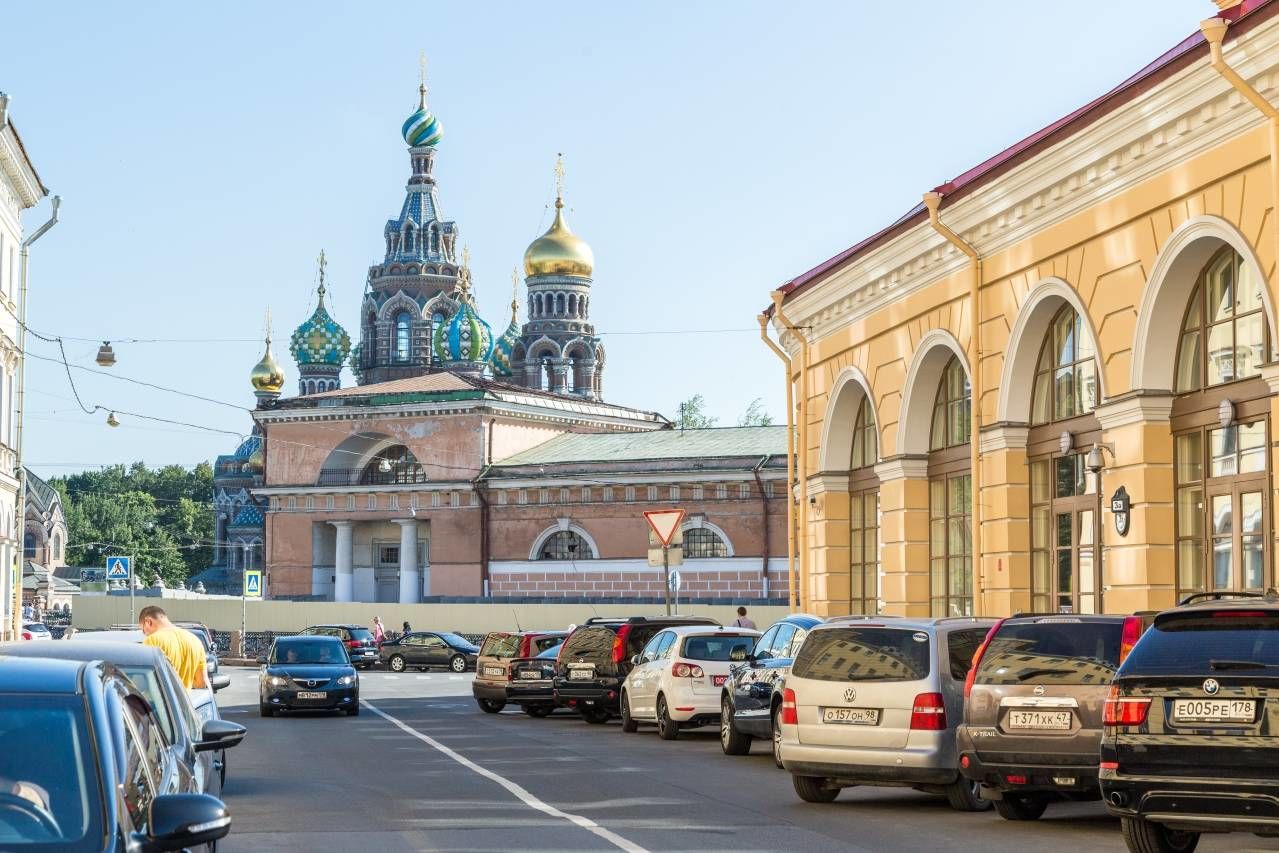 Выйдя из парадной Продажа квартиры 191м² 'Мойки, 3' Мойки реки наб., 3 Выйдя из парадной Продажа квартиры 191м² 'Мойки, 3' Мойки реки наб., 3