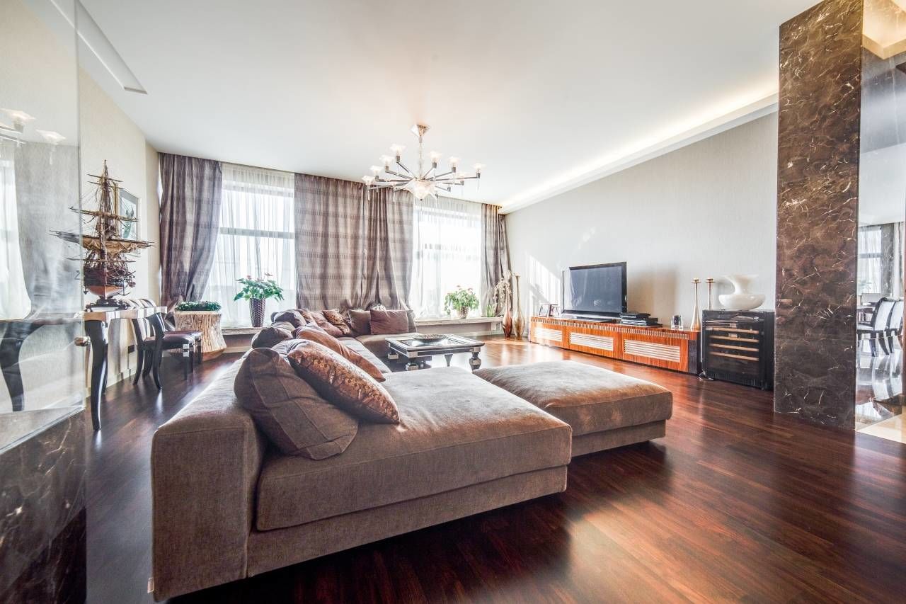 Гостиная наполена светом и воздухом Продажа квартиры 377м² 'Omega-House' Песочная наб., 40