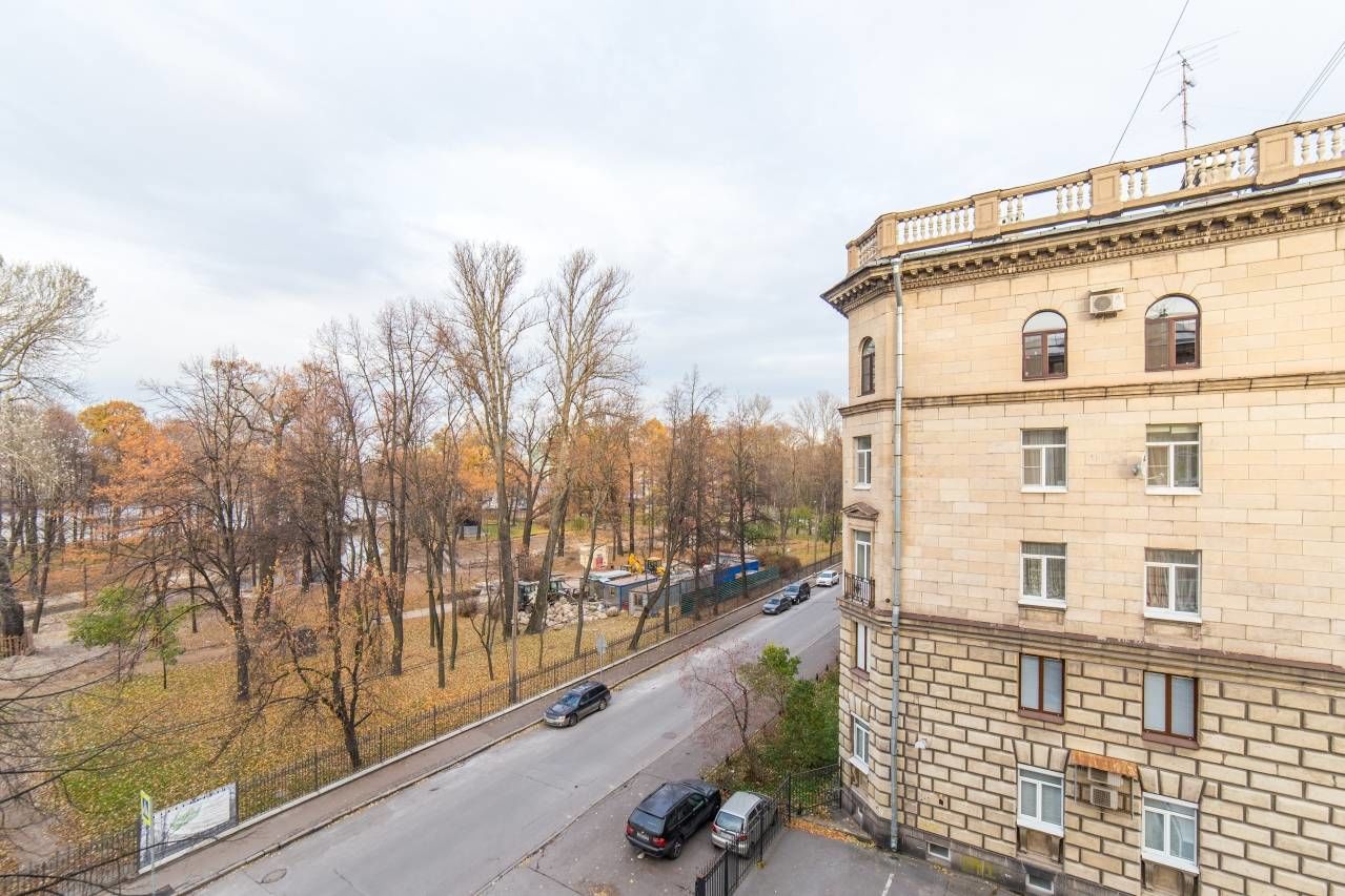 Вид из окна на Лопухинский сад Продажа квартиры 65м² 'Академика Павлова, 16Б' Академика Павлова ул., 16Б Вид из окна на Лопухинский сад Продажа квартиры 65м² 'Академика Павлова, 16Б' Академика Павлова ул., 16Б