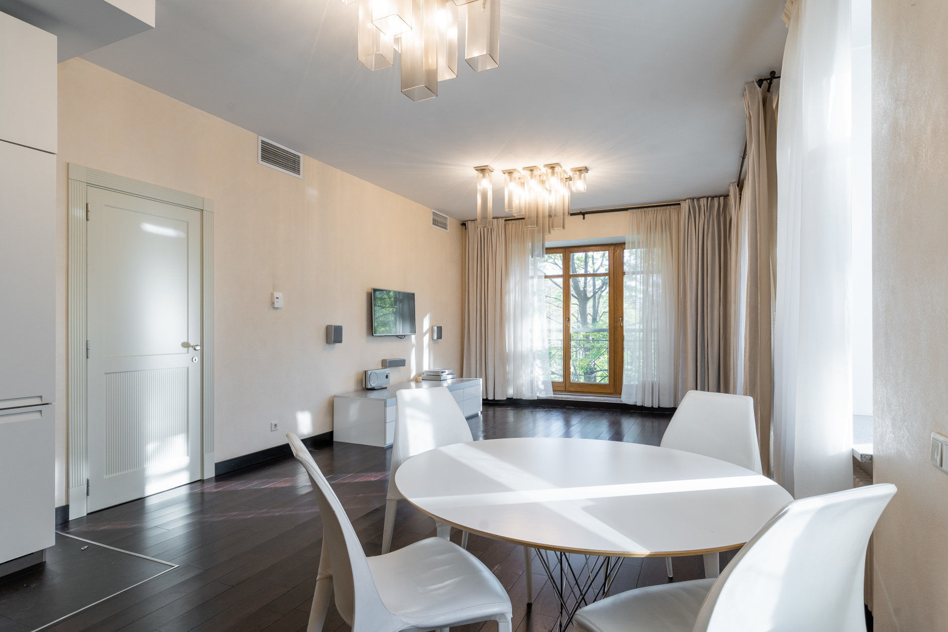 Просторная кухня-гостиная Продажа квартиры 96м² '2-я Березовая, 13-15' 2-я Березовая ал., 13-15 Просторная кухня-гостиная Продажа квартиры 96м² '2-я Березовая, 13-15' 2-я Березовая ал., 13-15