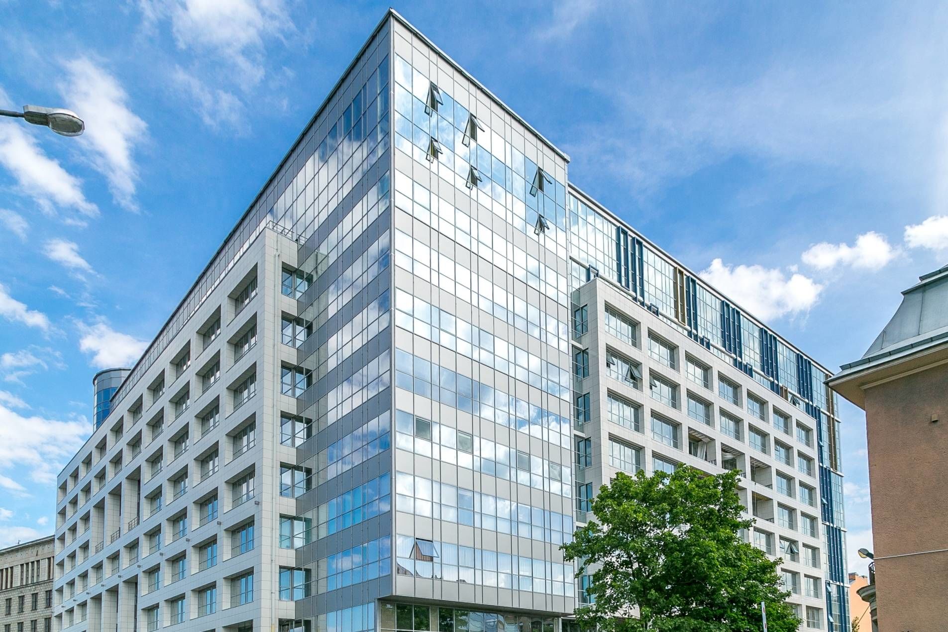 Современная архитектура дома Продажа квартиры 62м² 'Дом на Грота' Грота ул., 1-3 Современная архитектура дома Продажа квартиры 62м² 'Дом на Грота' Грота ул., 1-3