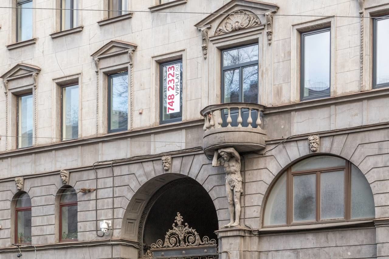 Атлант поддерживает балкон Продажа квартиры 310м² 'Каменноостровский, 29' Каменноостровский пр., 29 Атлант поддерживает балкон Продажа квартиры 310м² 'Каменноостровский, 29' Каменноостровский пр., 29