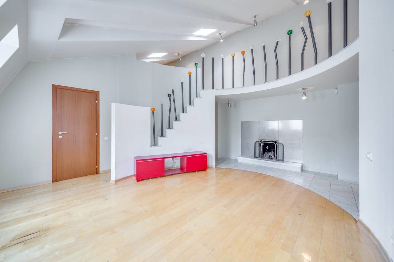 Гостиная с камином Продажа квартиры 86м² 'Манежный, 15-17' Манежный пер., 15-17 Гостиная с камином Продажа квартиры 86м² 'Манежный, 15-17' Манежный пер., 15-17