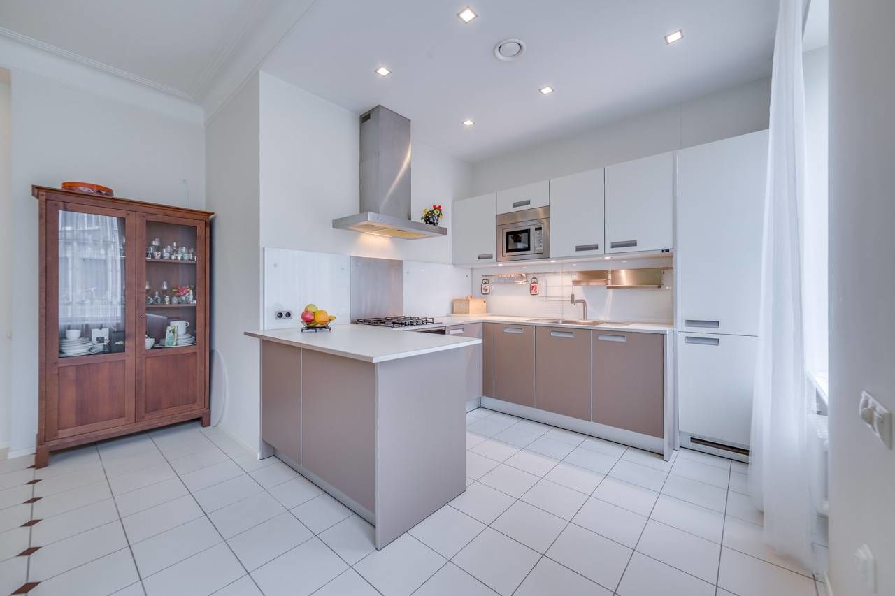 Современная кухня Продажа квартиры 187м² 'Зверинская, 2/5' Зверинская ул., 2/5 Современная кухня Продажа квартиры 187м² 'Зверинская, 2/5' Зверинская ул., 2/5
