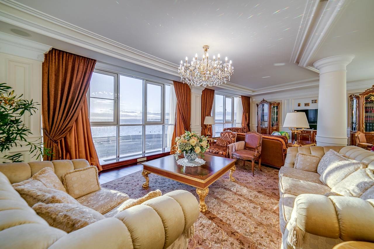 Гостиная на закате Продажа квартиры 388м² 'Морской фасад' Морская наб., 21 к. 2 Гостиная на закате Продажа квартиры 388м² 'Морской фасад' Морская наб., 21 к. 2