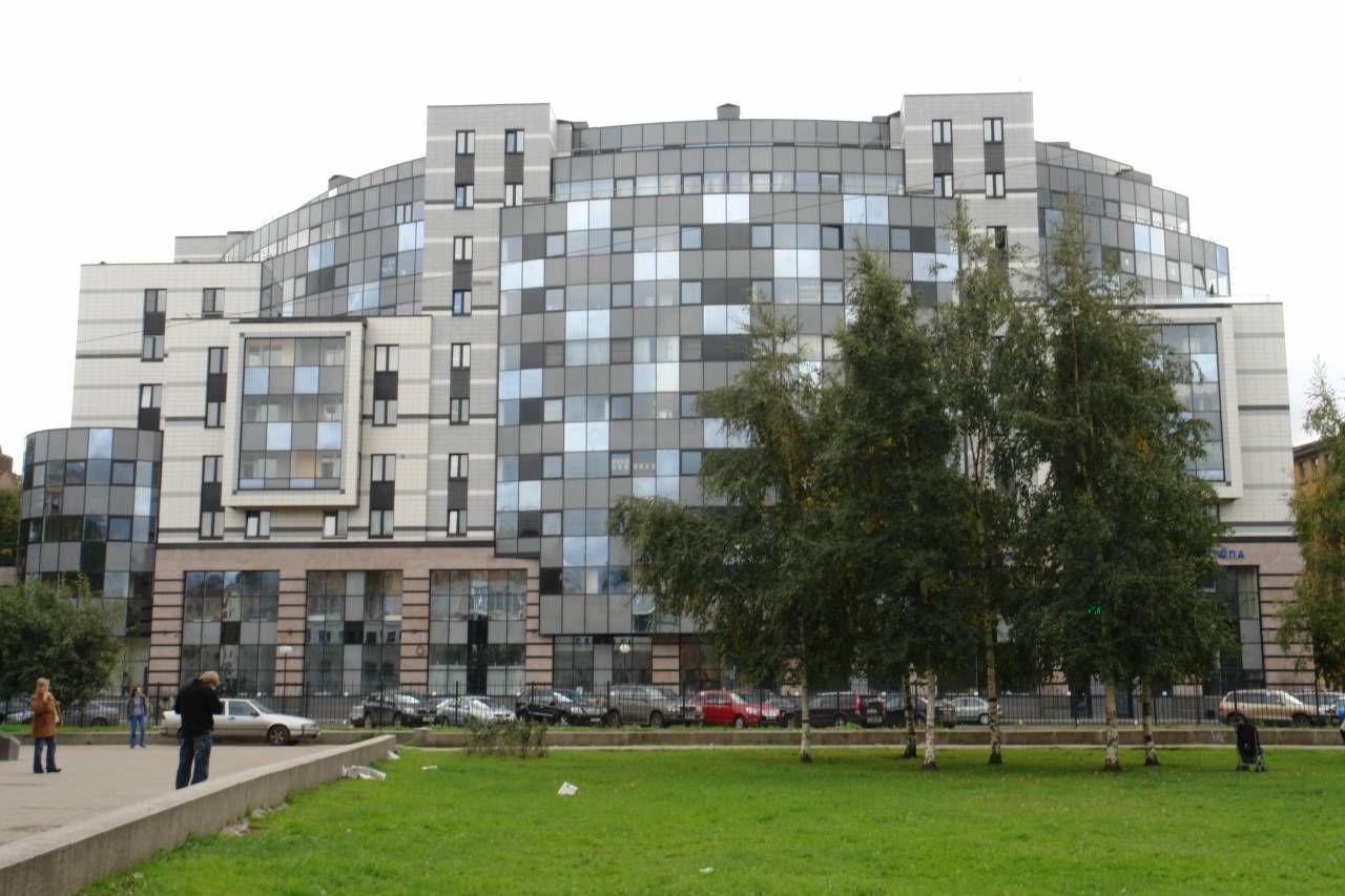 Зеленый сквер рядом с домом Продажа квартиры 132м² 'Чкаловский' Б. Зеленина ул., 8 к. 2
