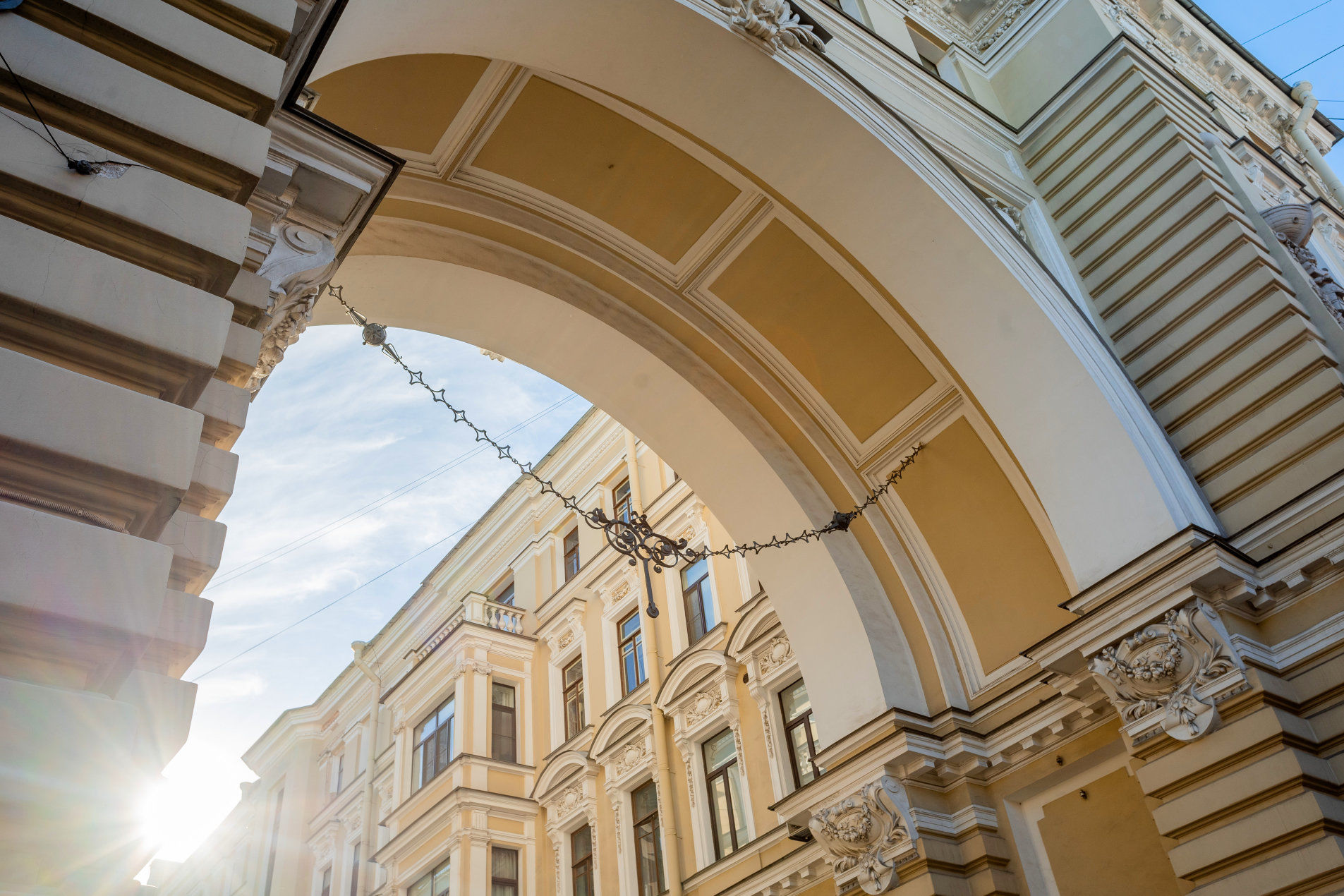 Исторический фасад дома Продажа квартиры 274м² 'Доходный дом Ратькова-Рожнова' Пестеля ул., 13-15