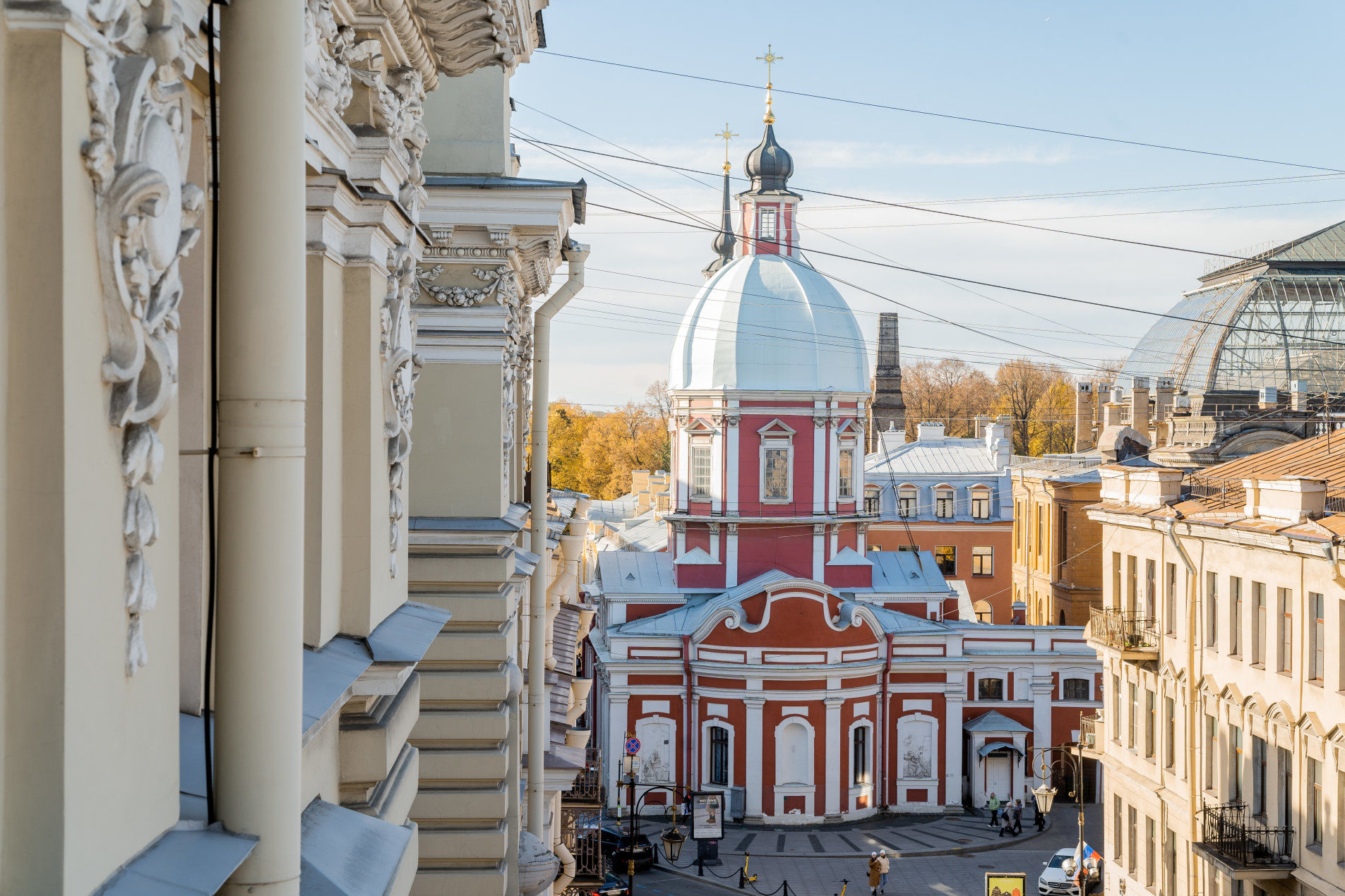 Вид с балкона на Пантелеймоновскую церковь Продажа квартиры 274м² 'Доходный дом Ратькова-Рожнова' Пестеля ул., 13-15