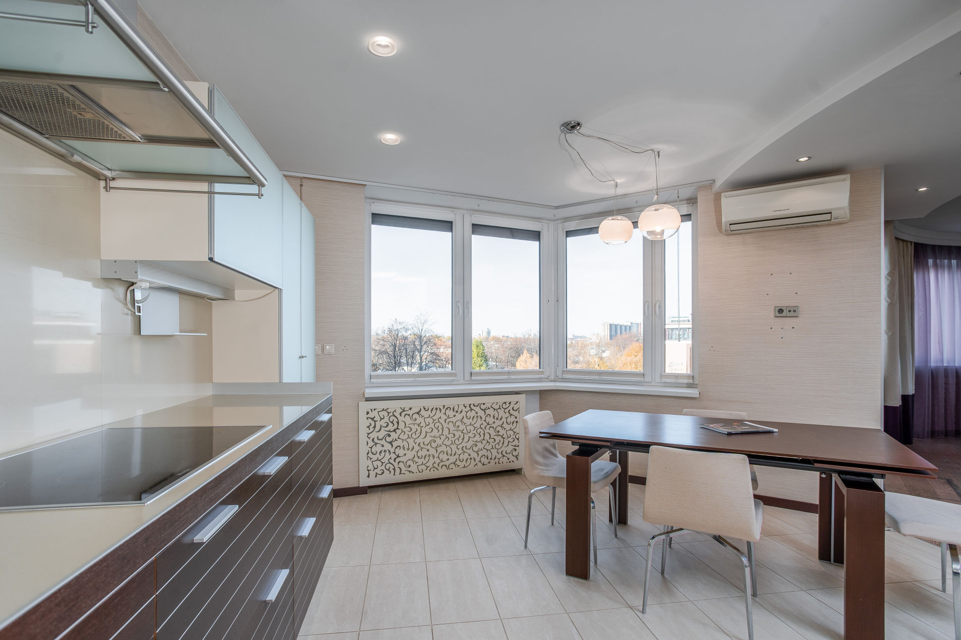 Светлая кухня Продажа квартиры 154м² 'Савушкина, 36' Савушкина ул., 36