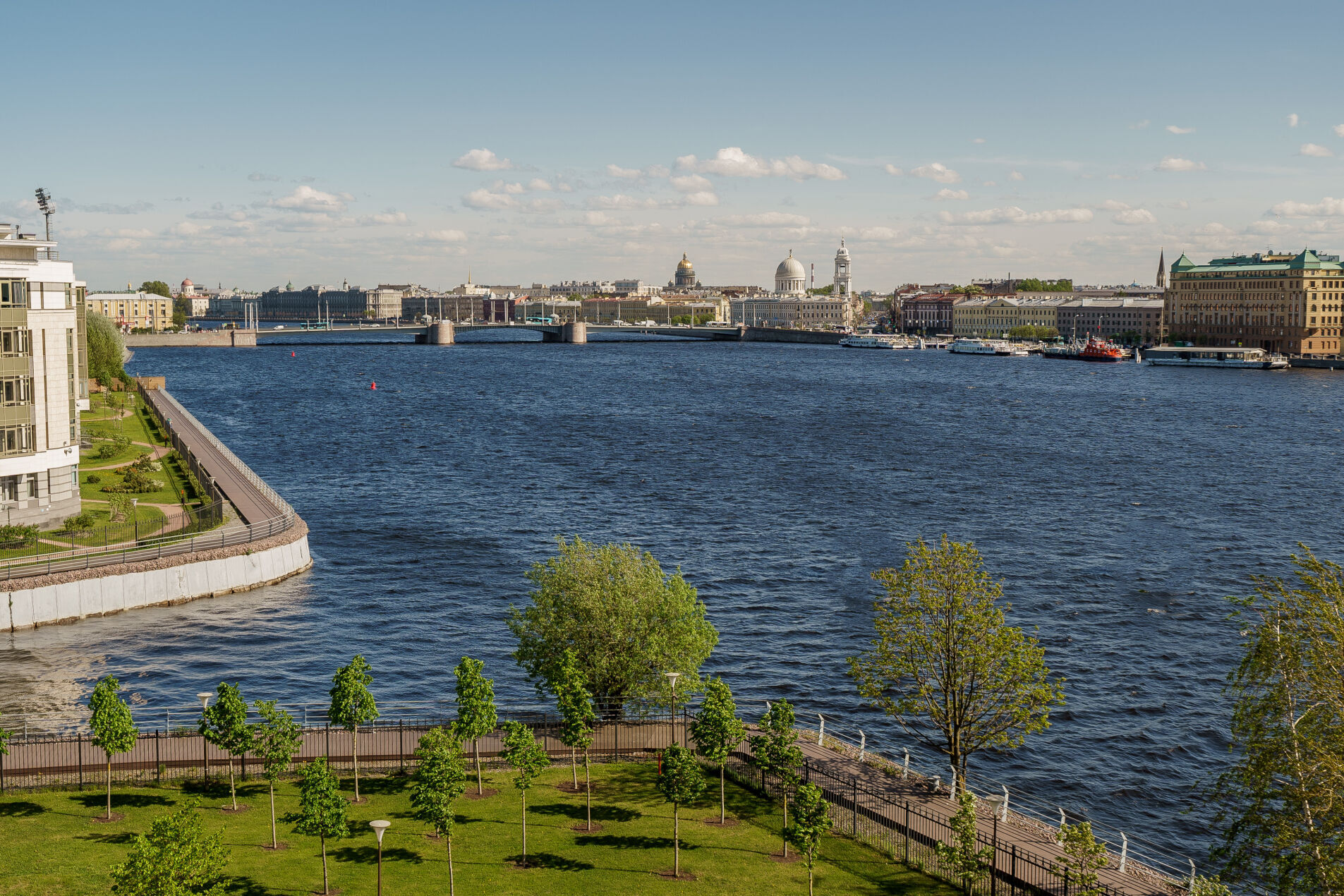 Исключительные виды только для Вас! Продажа апартамента 238м² 'Royal Park' Петровский пр., 2 Исключительные виды только для Вас! Продажа апартамента 238м² 'Royal Park' Петровский пр., 2