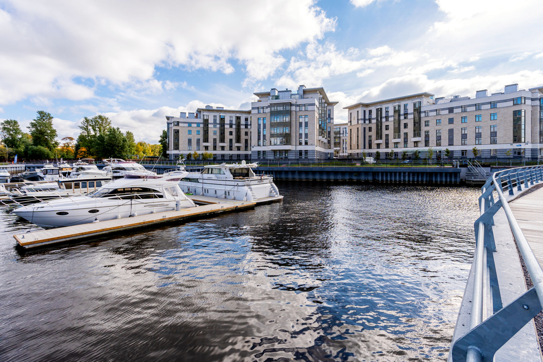 Марина для вашей яхты Продажа апартамента 238м² 'Royal Park' Петровский пр., 2 Марина для вашей яхты Продажа апартамента 238м² 'Royal Park' Петровский пр., 2