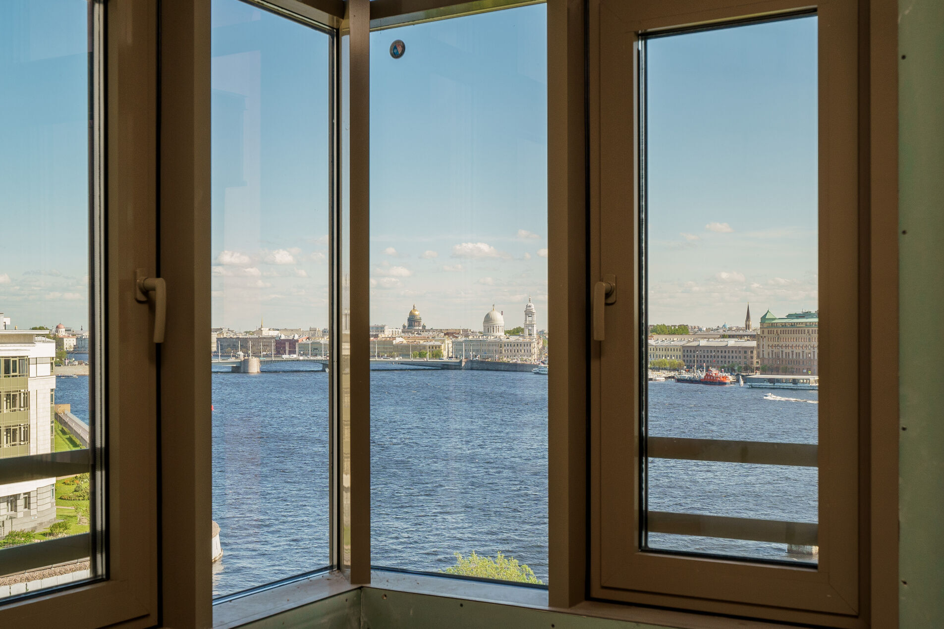 Великолепный вид из окон Продажа апартамента 238м² 'Royal Park' Петровский пр., 2 Великолепный вид из окон Продажа апартамента 238м² 'Royal Park' Петровский пр., 2