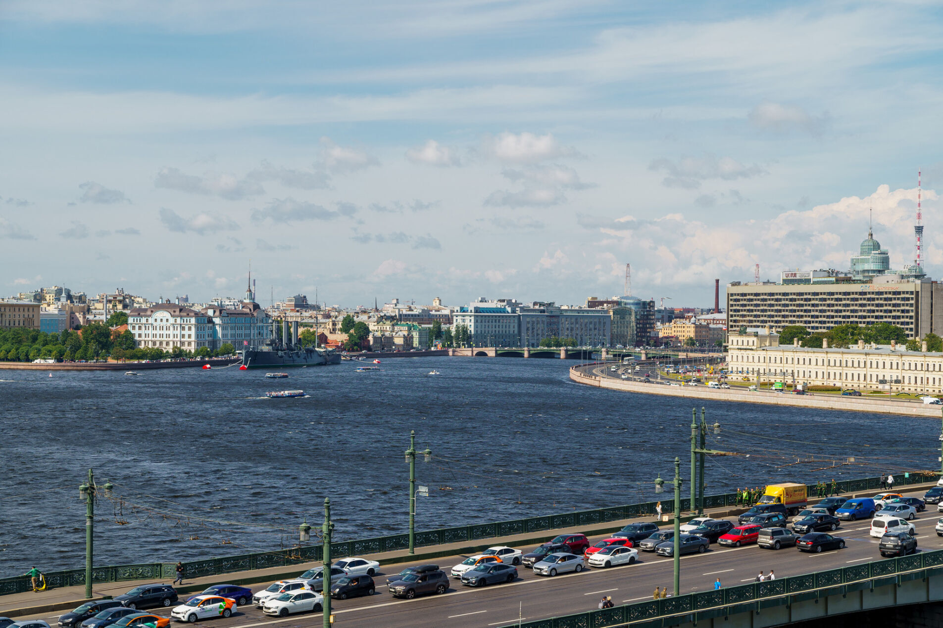 Нева и мосты Продажа квартиры 241м² 'Приоритет' Воскресенская наб., 32