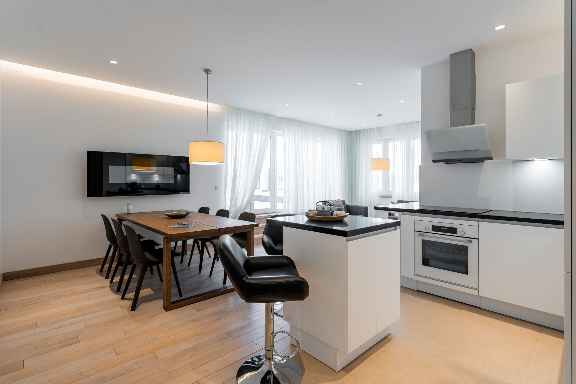 Солнечная кухня-гостиная Продажа квартиры 96.4м² 'Богемия' Смоленская ул., 14 Солнечная кухня-гостиная Продажа квартиры 96.4м² 'Богемия' Смоленская ул., 14