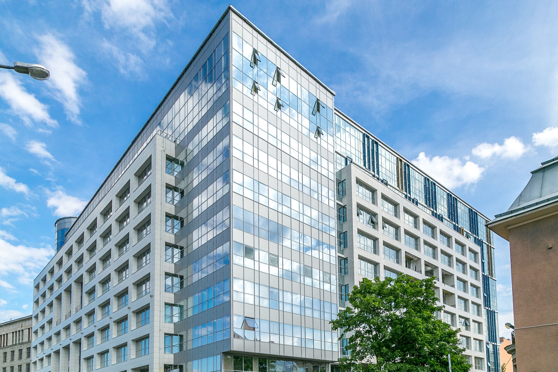 Современная архитектура дома Продажа квартиры 140м² 'Дом на Грота' Грота ул., 1 Современная архитектура дома Продажа квартиры 140м² 'Дом на Грота' Грота ул., 1