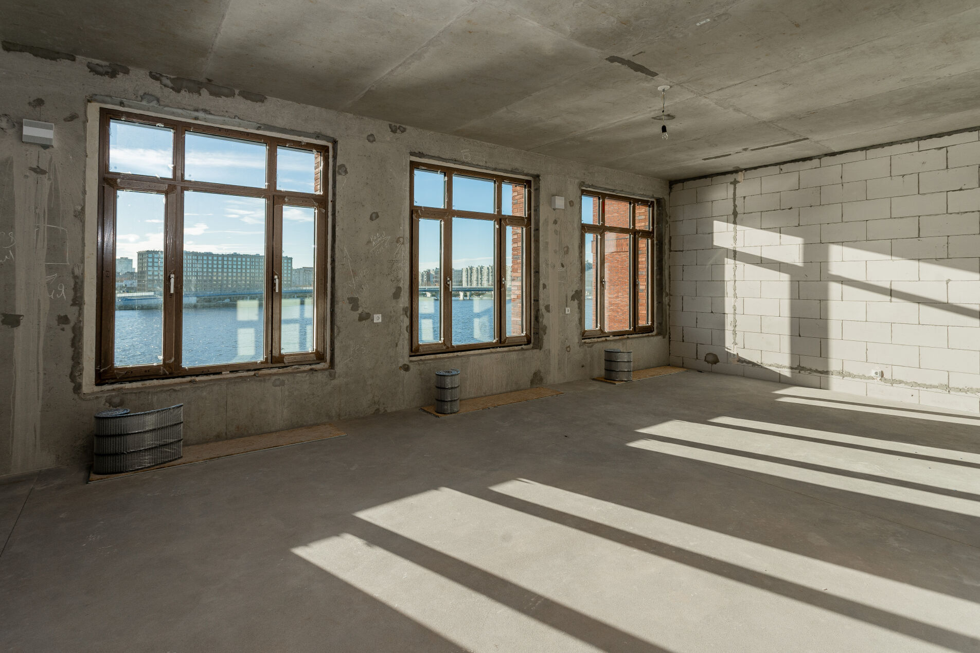 Много окон и света Продажа квартиры 287м² 'Петровская доминанта' Петровская коса, 6 Много окон и света Продажа квартиры 287м² 'Петровская доминанта' Петровская коса, 6