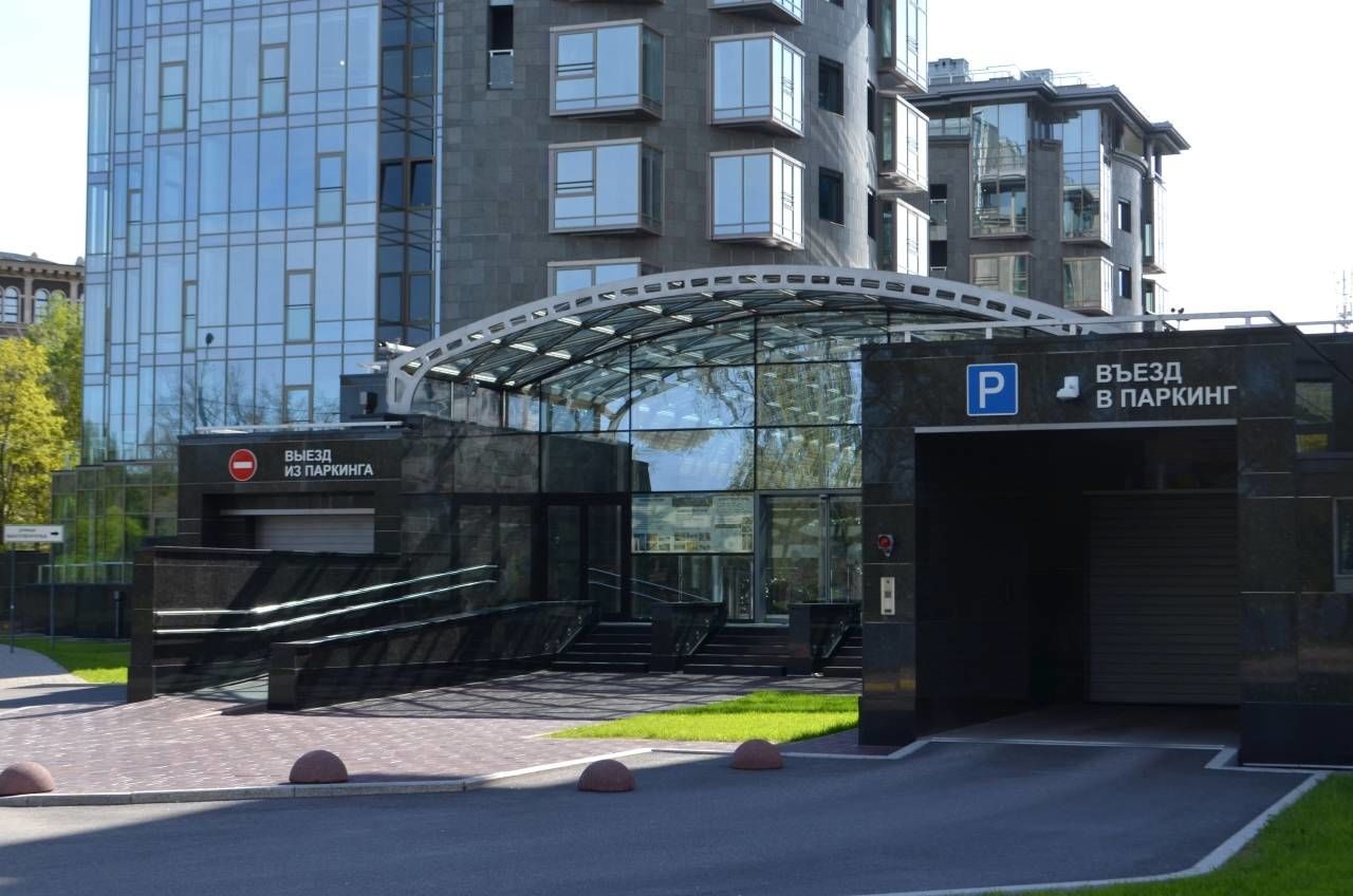 Въезд в паркинг Продажа квартиры 147м² 'Diadema Club House' Константиновский пр., 23 Въезд в паркинг Продажа квартиры 147м² 'Diadema Club House' Константиновский пр., 23
